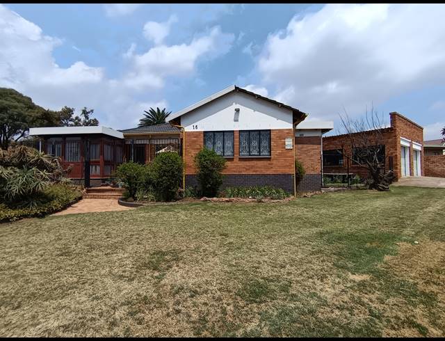 3 BEDROOM HOUSE FOR SALE IN SOUTH CREST